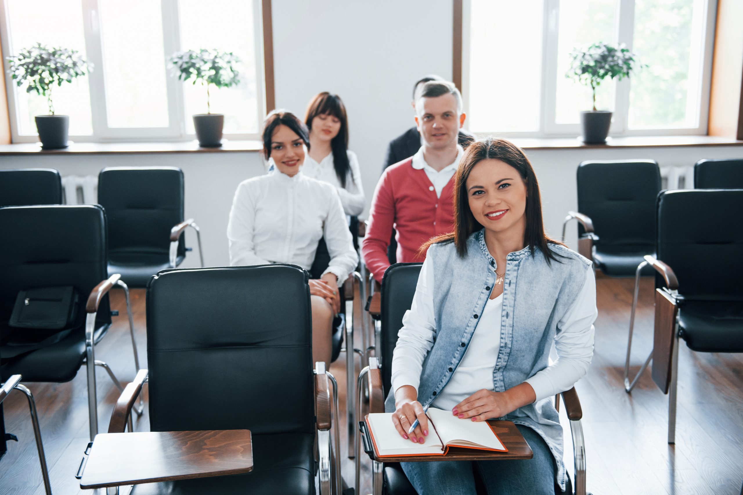 grupo de Estudiantes en salon de clases