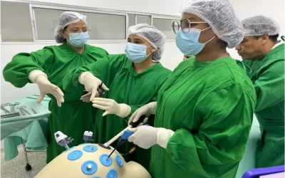 La UPC recibió a estudiantes de la Universidad Simón Bolívar en el laboratorio de simulación de Instrumentación Quirúrgica